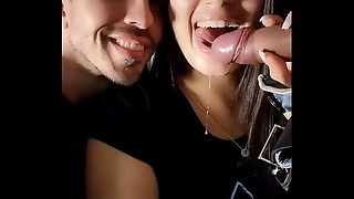 Hotwife faz oral gostoso e recebe gozada na boca ela humilha o corno Arthur Urso que engole tudo Luana Kazaki