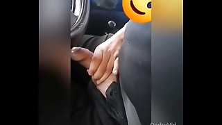 Le doy un raid y me paga mamandome la verga en el carro y me la jala en el camino